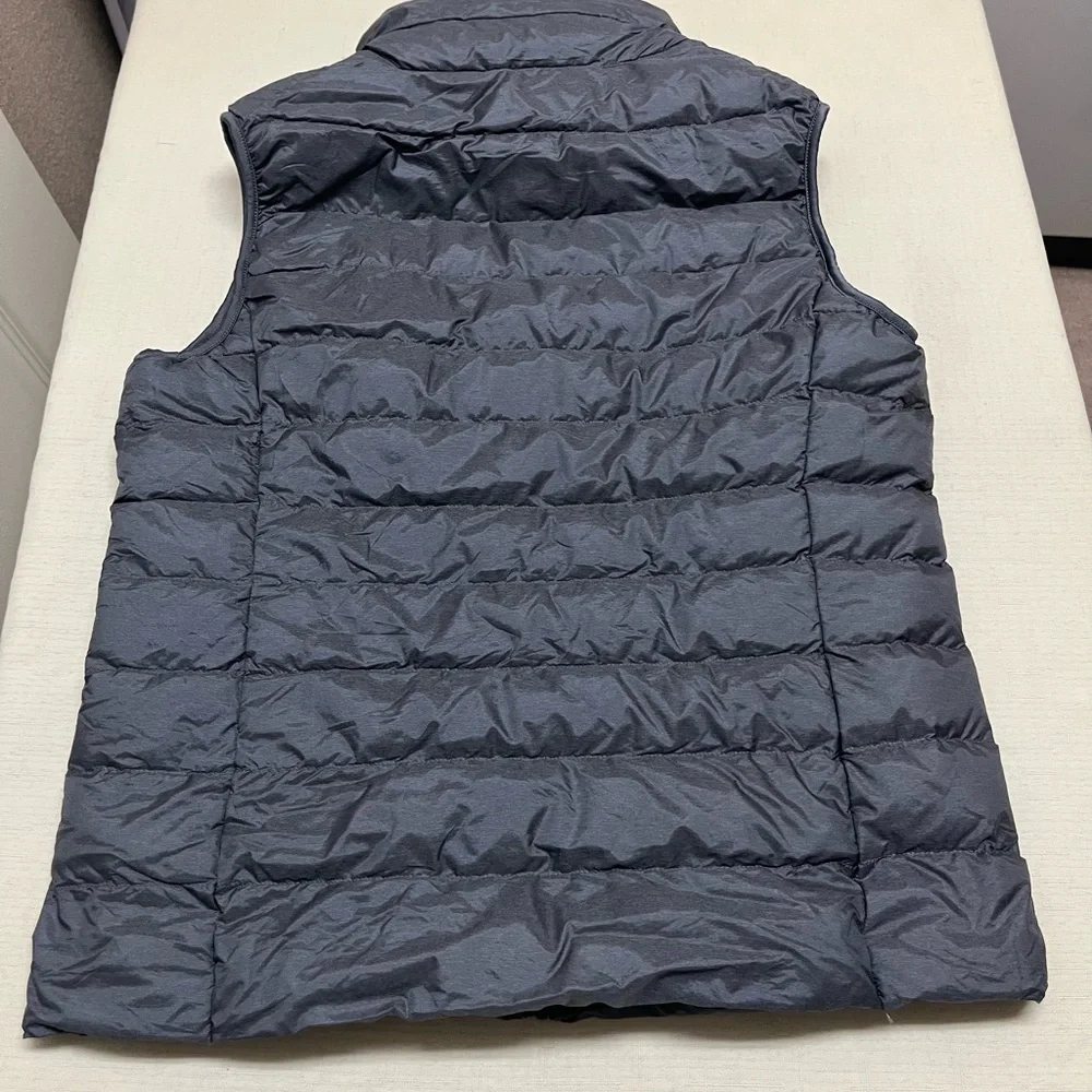 Uniqlo M charcoal grey ultra light down vest